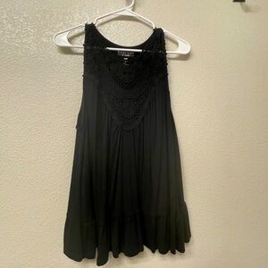 EUC — Torrid tank with crochet detail — size 00 (L) — black